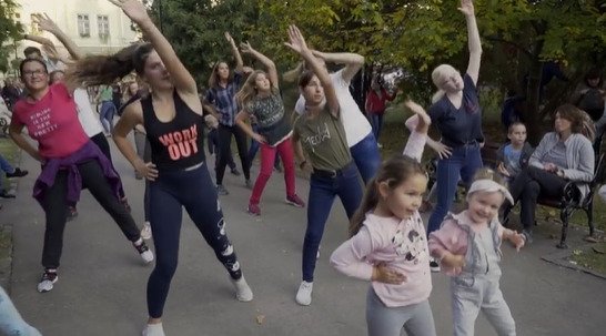 Táncol az egész család! (videó)